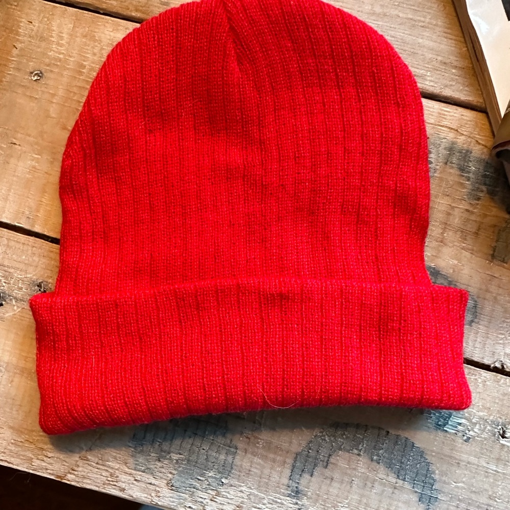 Red cap - Picture 4 of 4